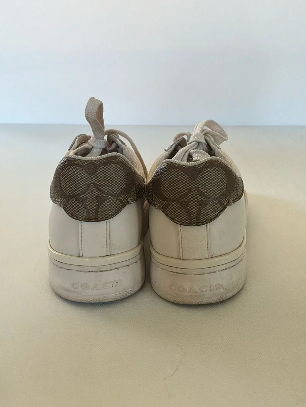 Coach Low Top Leather Sneakers White Signature Heel Women’s Size 8B with Box